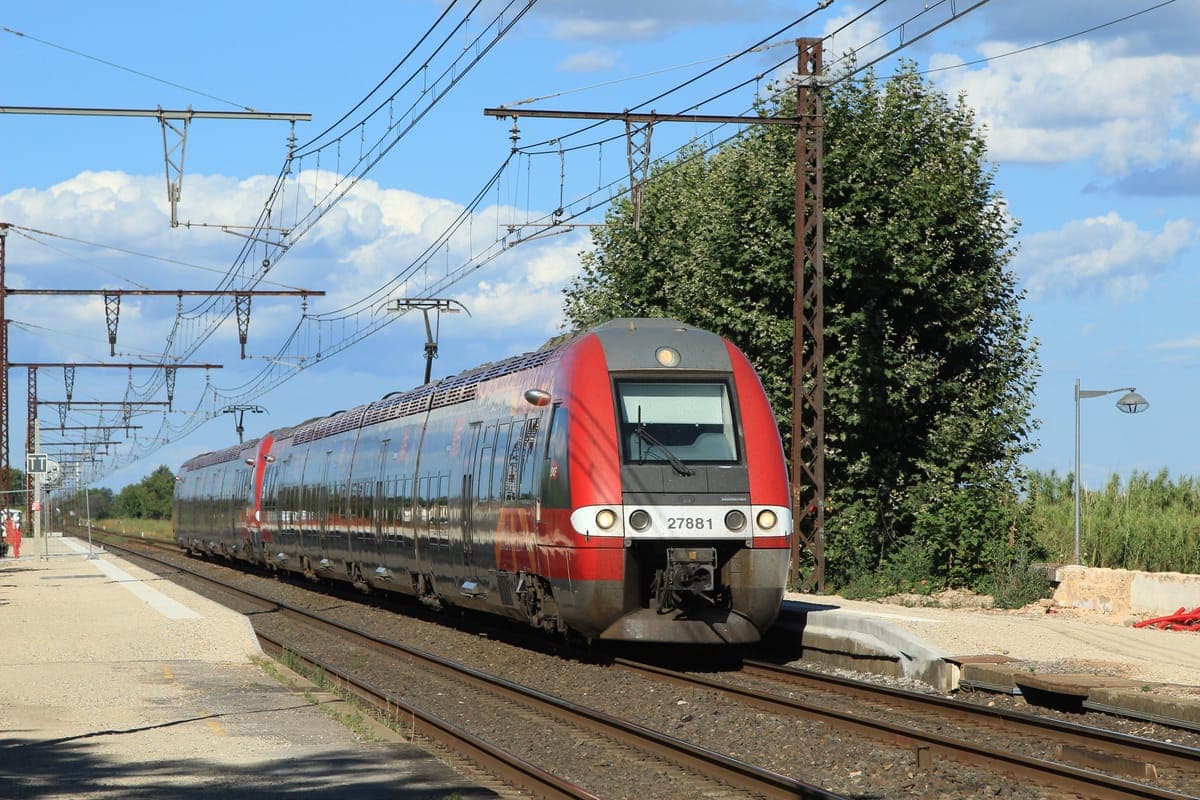Train régional en gare de Baillargues
