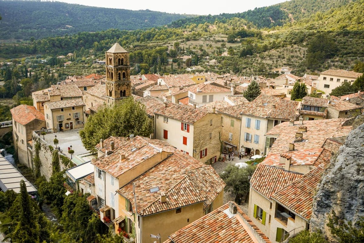 Village perché du Luberon, près de Cavaillon