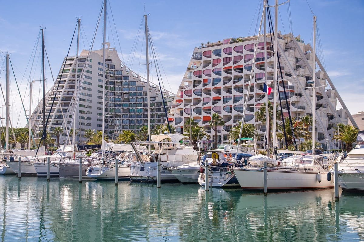 Port de plaisance et pyramides de La Grande-Motte