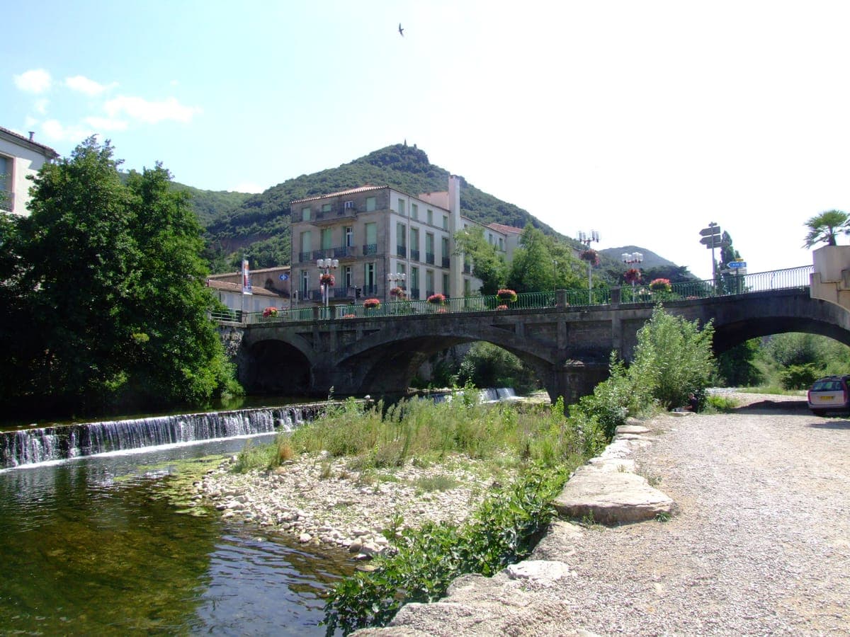 Rivière et pont à Lodève