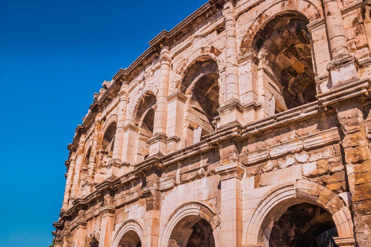 Façade des arènes de Nîmes