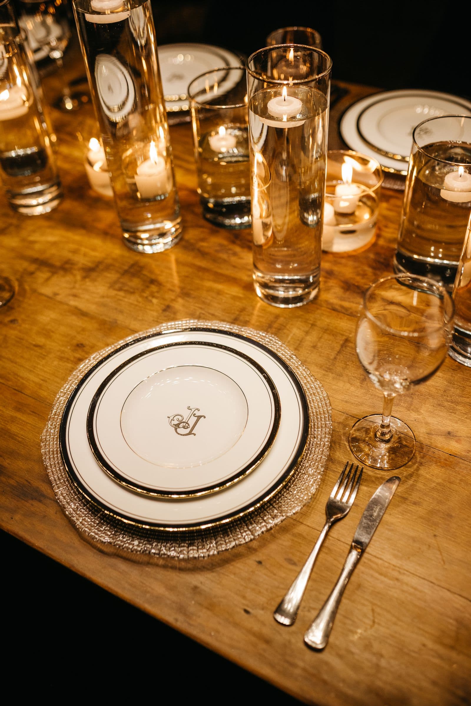 Table de restaurant dressée