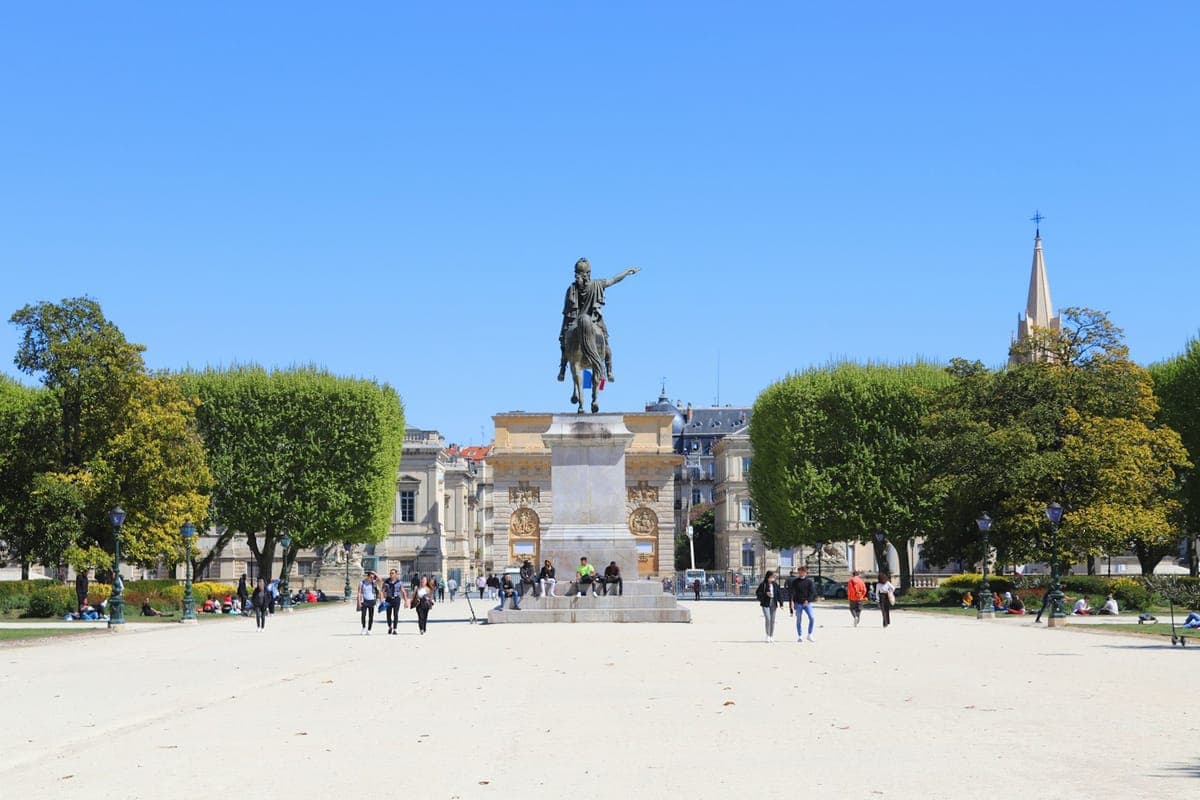 Promenade du Peyrou et statue équestre de Louis XIV à Montpellier